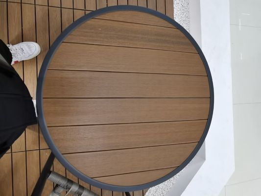 Redefina a vida ao ar livre: cadeiras e mesas premium de jardim WPC