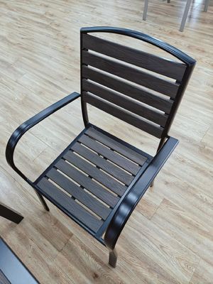 Redefina a vida ao ar livre: cadeiras e mesas premium de jardim WPC