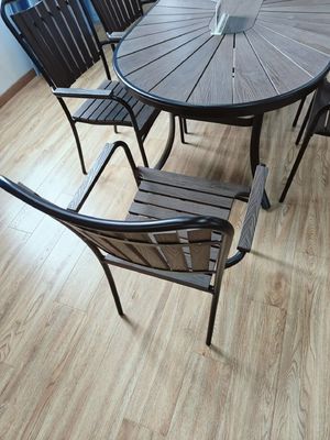 Redefina a vida ao ar livre: cadeiras e mesas premium de jardim WPC