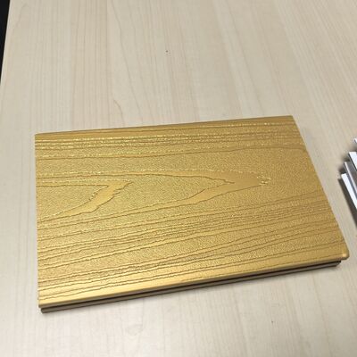 PAINÉIS WPC METÁLICOS COM DECKING DE LUXO PATINA GLIMMER DOURADO