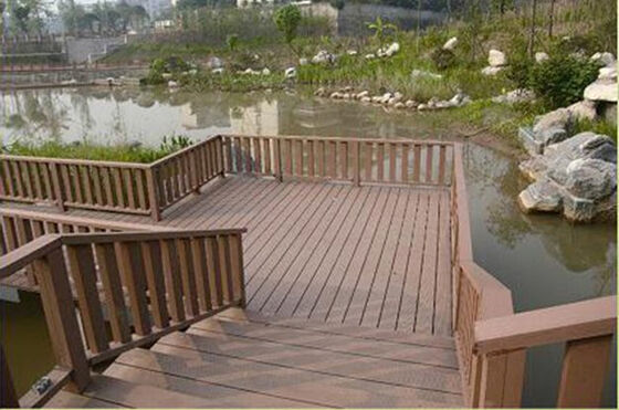 Cerca vertical de ripas WPC estável aos raios ultravioleta para comunidade residencial