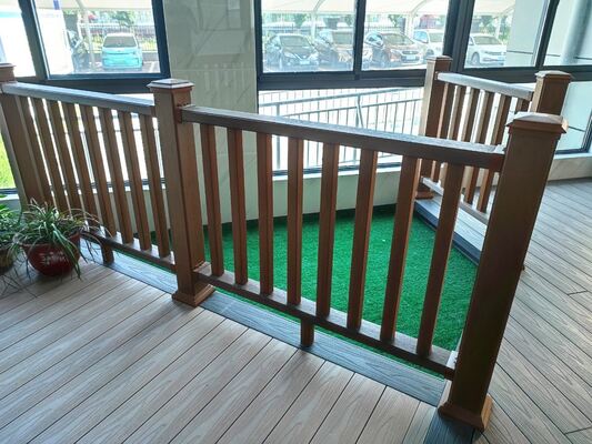 Quadro de alumínio WPC que cerca a segurança interna exterior do estilo da ripa