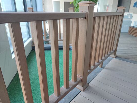 Quadro de alumínio WPC que cerca a segurança interna exterior do estilo da ripa