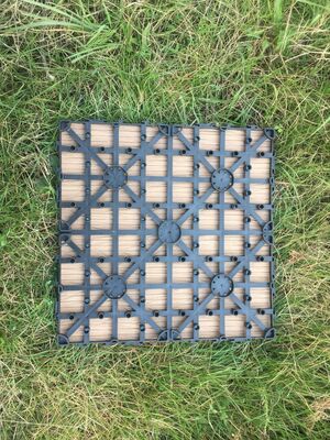 DIY WPC Deck Tiles 30 * 30 CM Pisos externos de grãos de madeira natural para pátio doméstico
