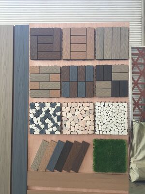 DIY WPC Deck Tiles 30 * 30 CM Pisos externos de grãos de madeira natural para pátio doméstico