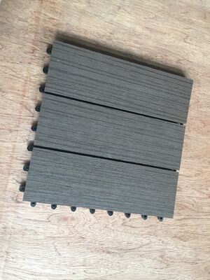 Casa ao ar livre WPC Deck Tiles 30x30CM Pisos DIY duráveis ​​com aparência de madeira natural