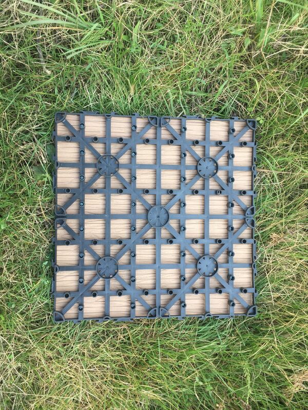 DIY WPC Deck Tiles 30 * 30 CM Pisos externos de grãos de madeira natural para pátio doméstico